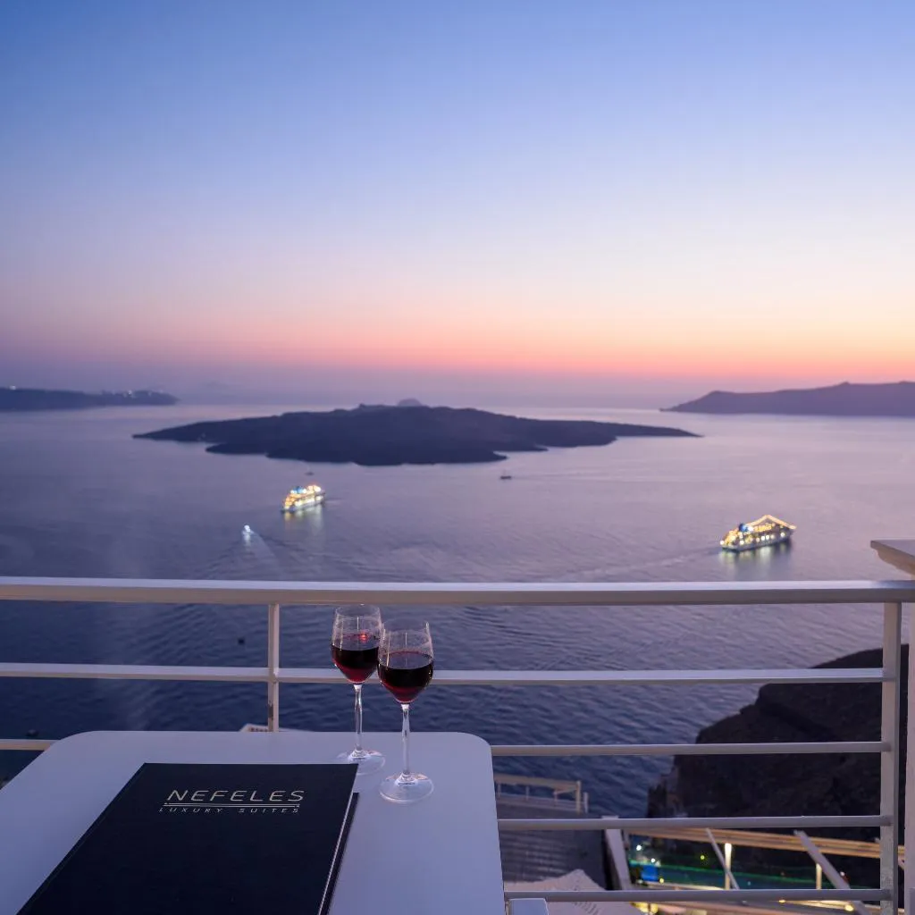 JUNIOR SUITE WITH JACUZZI WITH VIEWS Room, Nefeles Luxury Suites, Santorini