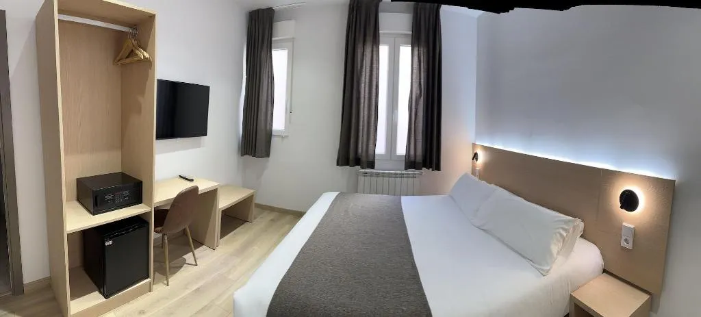 Room, Hostal Sol Square Madrid, Madrid