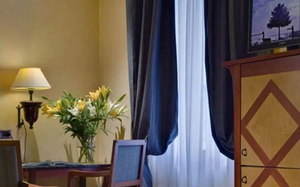 Double or Twin STANDARD Room, Corona D'Italia, Florence