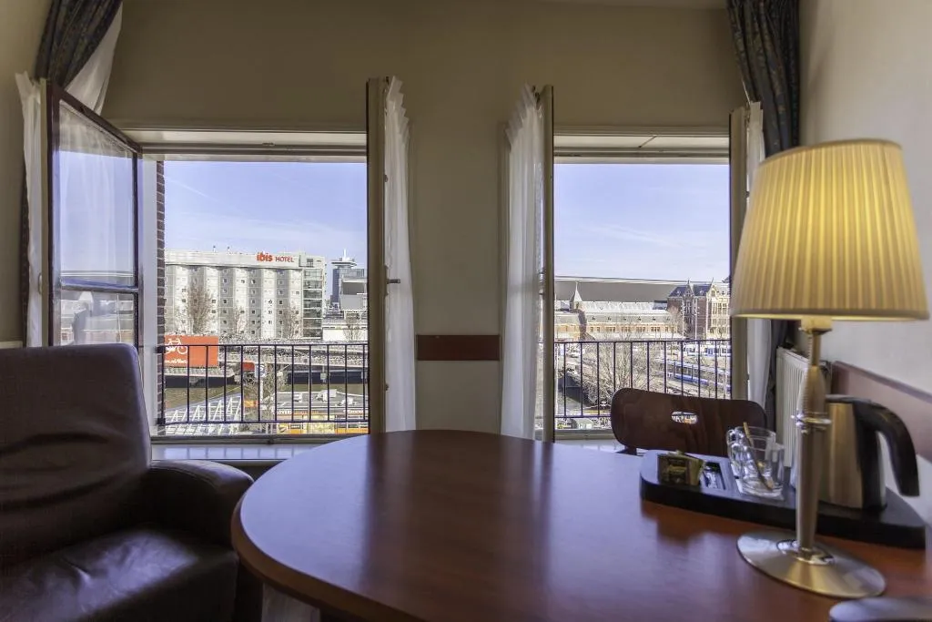 DOUBLE DELUXE Room, A-train, Amsterdam
