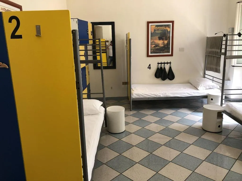 Room, The Beehive, Naples