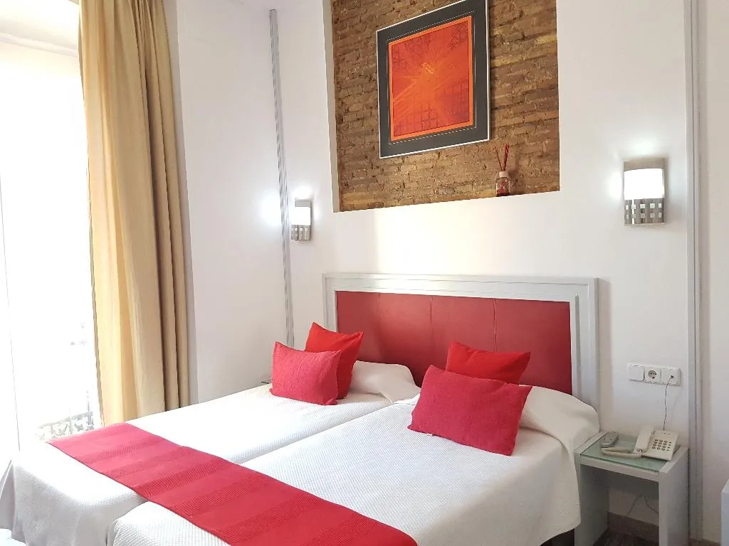 Double or Twin SUPERIOR Room, Hotel y Apartamentos Doña Lola, Seville