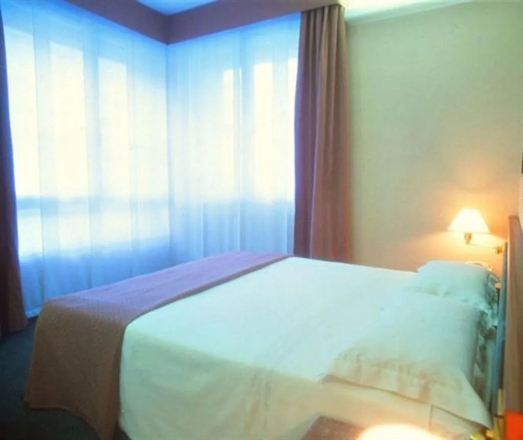 Room, Hotel Crivi's, Milan