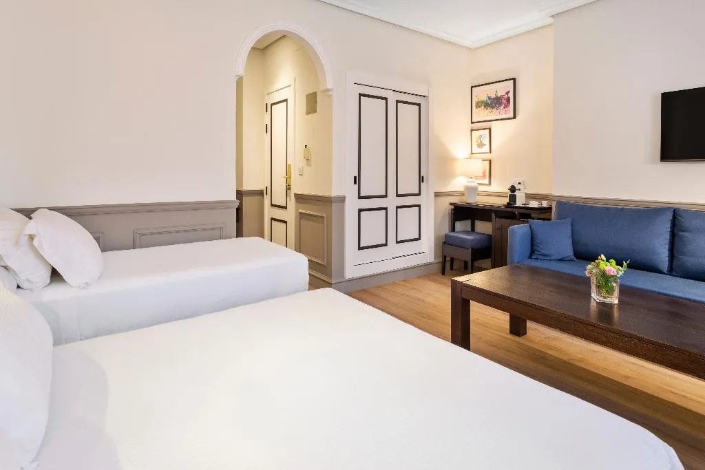 FAMILY ROOM STANDARD Room, H10 Corregidor Boutique Hotel, Seville