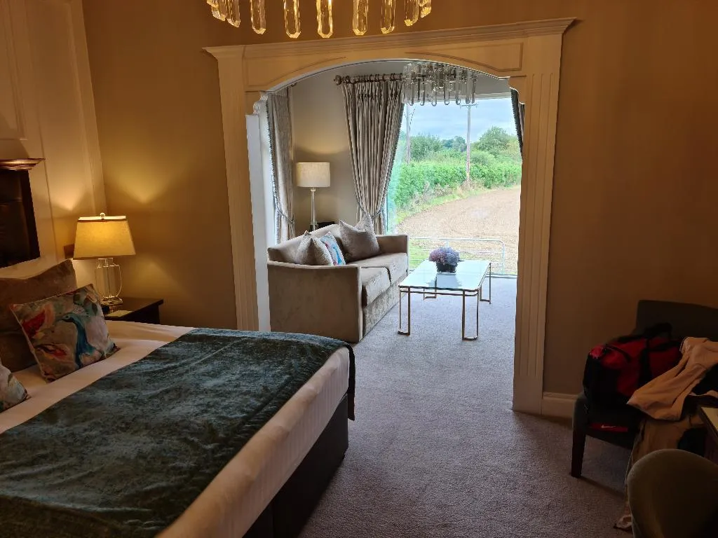 SUITE SUPERIOR WITH BALCONY Room, Clanard Court Hotel, Dublin