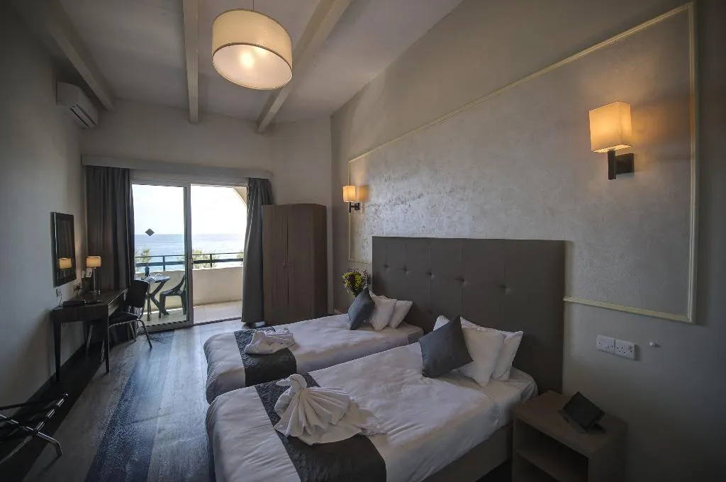 TWIN SEA VIEW Room, Europa Hotel Malta, Malta