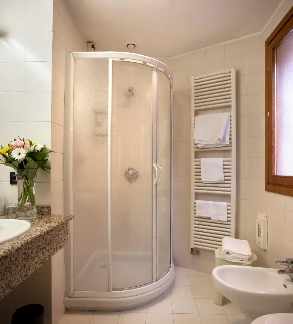 Double or Twin STANDARD Room, Commercio e Pellegrino, Venice