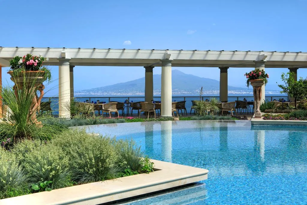 Pool, Grand Hotel Royal, Naples