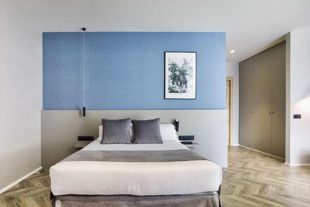 Room, Sleep & Fly, Barcelona