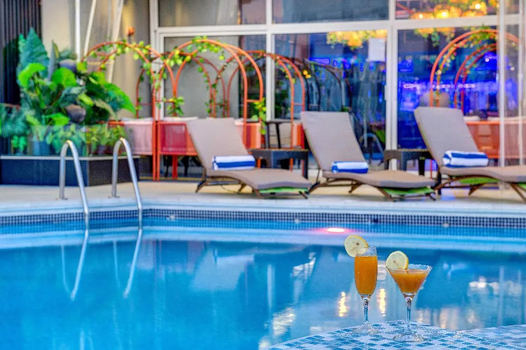 Pool, Howard Johnson Plaza by Wyndham Dubai Deira, Dubai