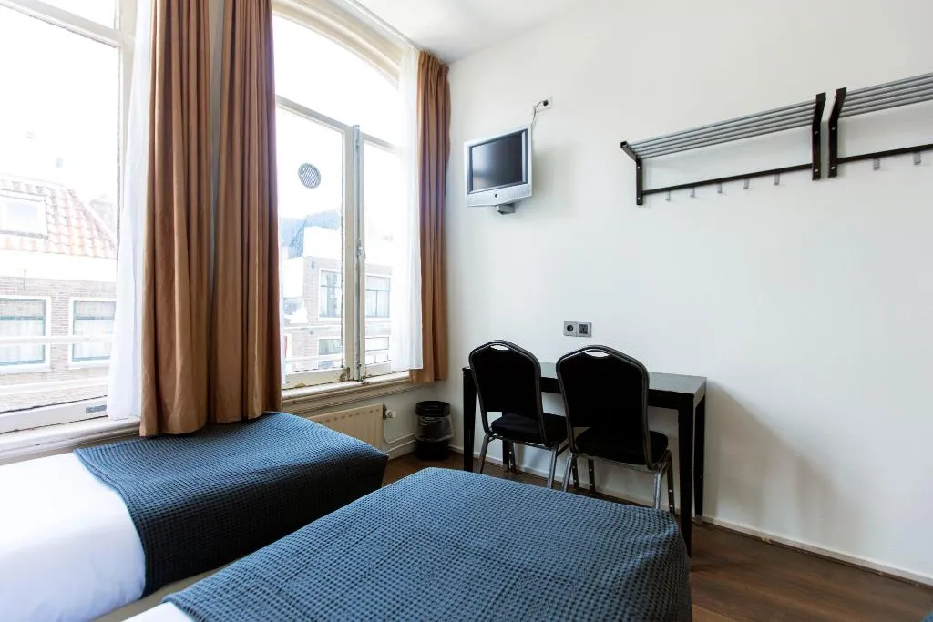 TRIPLE STANDARD Room, Quentin Arrive Hotel, Amsterdam