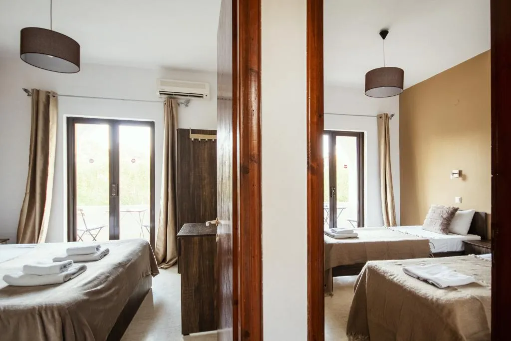 APARTMENT TWO BEDROOMS Room, Parakladi Seaside Retreat, Corfu