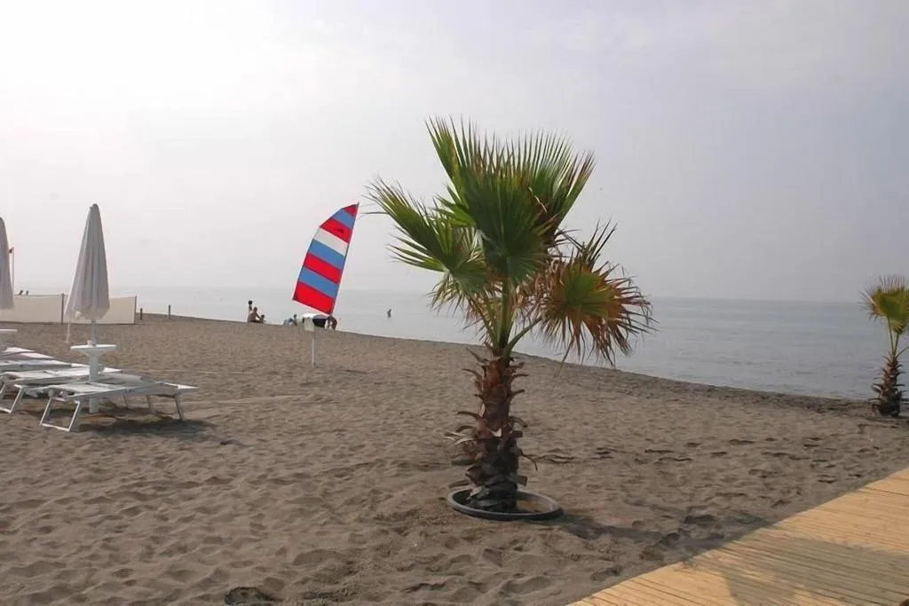 Beach, Domizia Palace Hotel, Naples