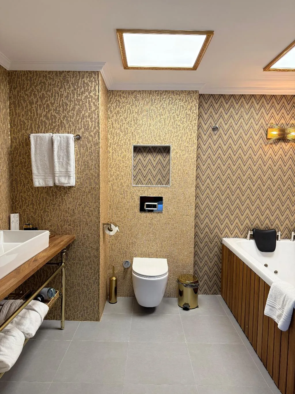 SUITE KING BED WITH JACUZZI Room, The Yali Konak Hotel Izmir, Izmir