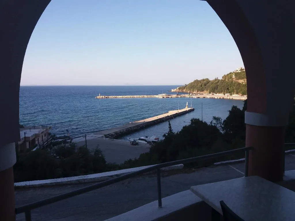 STUDIO CAPACITY 3 Room, Harbour View, Kalamata