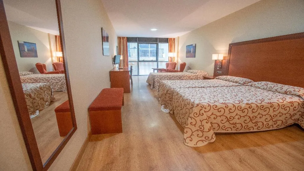 TRIPLE STANDARD Room, Moon Dreams CalaBahia, Costa Del Sol