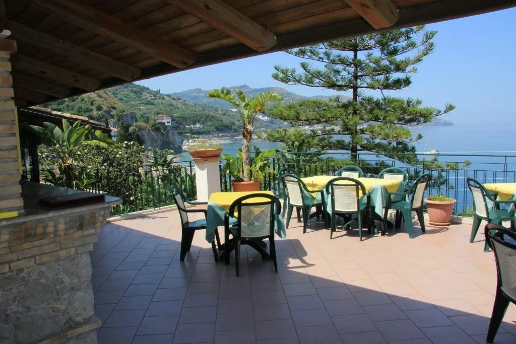 Terrace, Hotel Baia Delle Sirene, Taormina