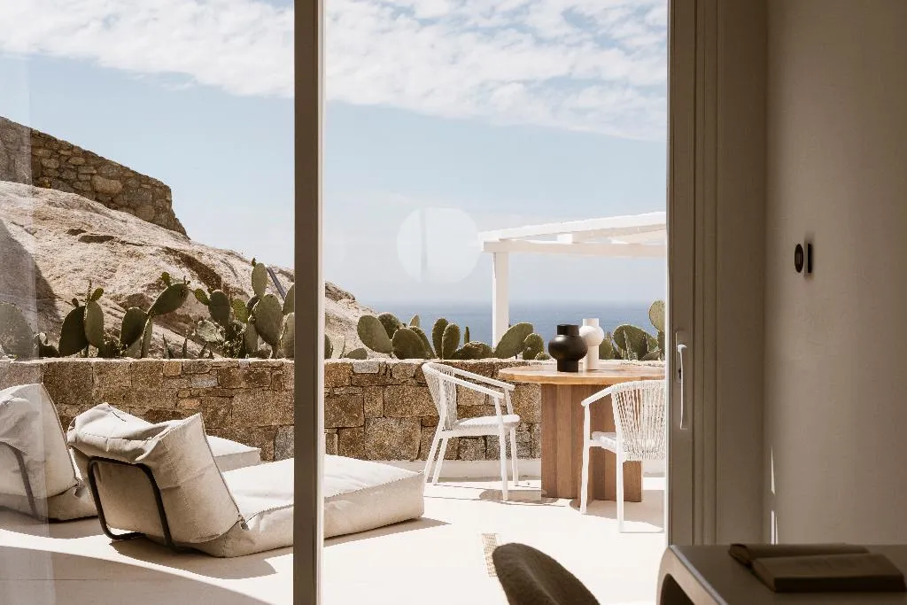 SUITE WITH JACUZZI Room, Lovia Mykonos, Mykonos