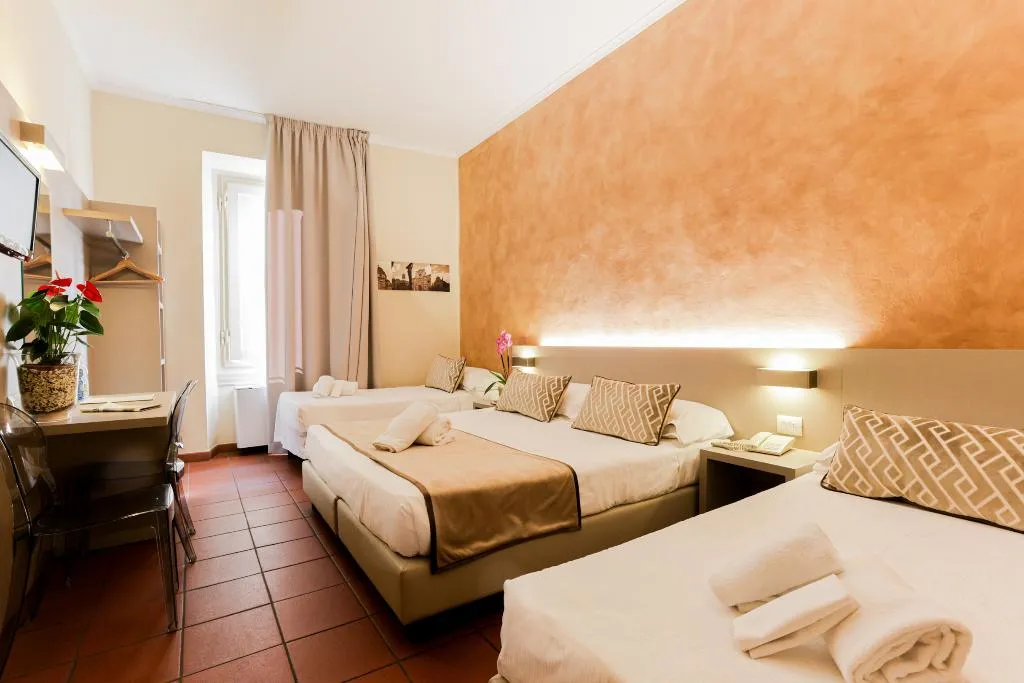QUADRUPLE STANDARD Room, Albergo Firenze, Florence