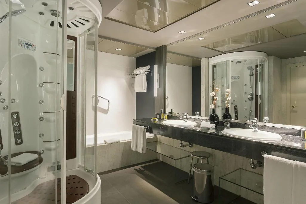 Room, Marriott Hotel Madrid Auditorium, Madrid