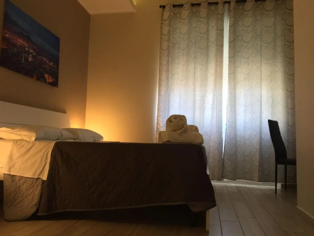 Room, B B Metropolitan, Naples
