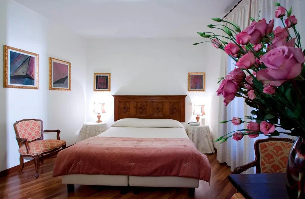 SUITE THREE BEDS Room, Columbia, Rome