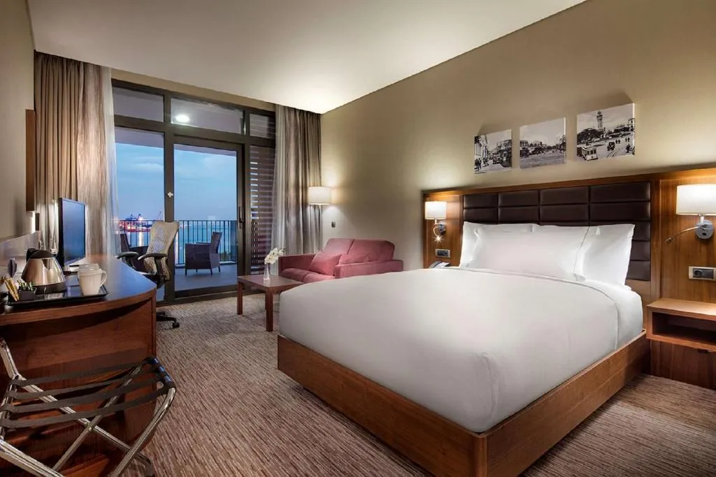 DOUBLE SEA VIEW Room, Hilton Garden Inn Izmir Bayrakli, Izmir