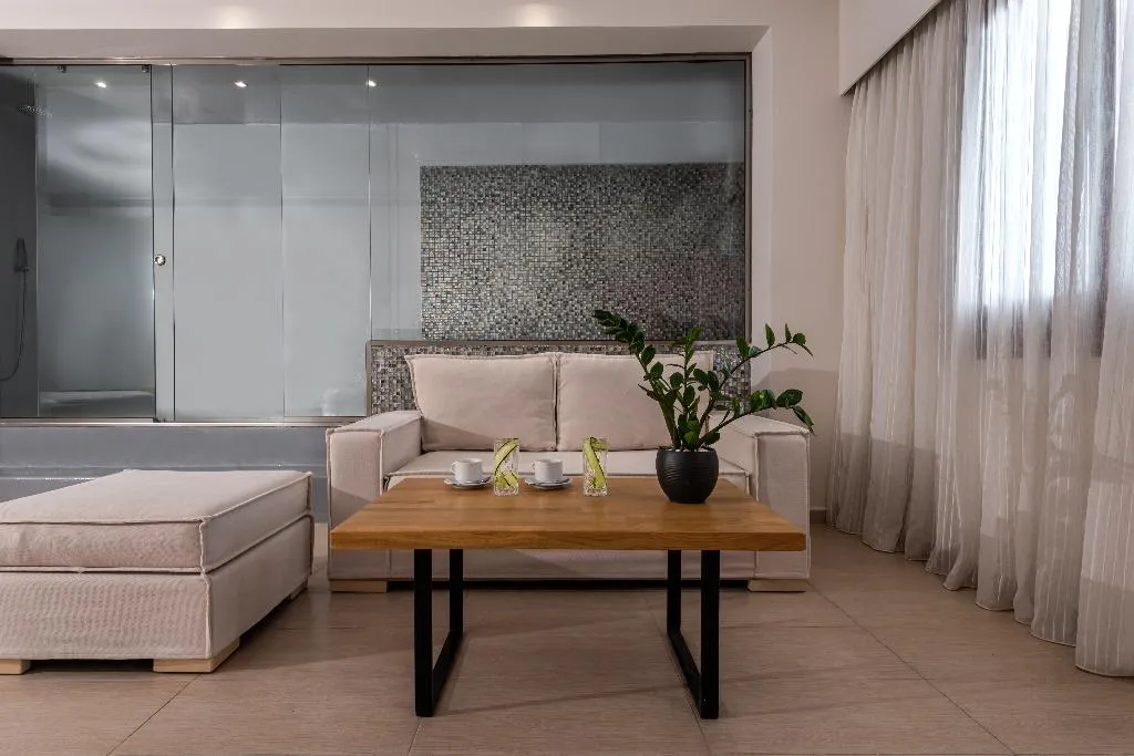 JUNIOR SUITE WITH PRIVATE POOL Room, splendour hotel and suites, Santorini