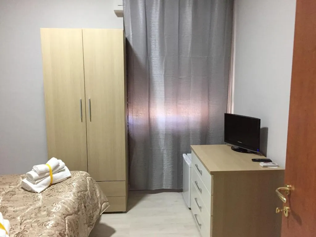 Room, B&B Sirentum, Naples