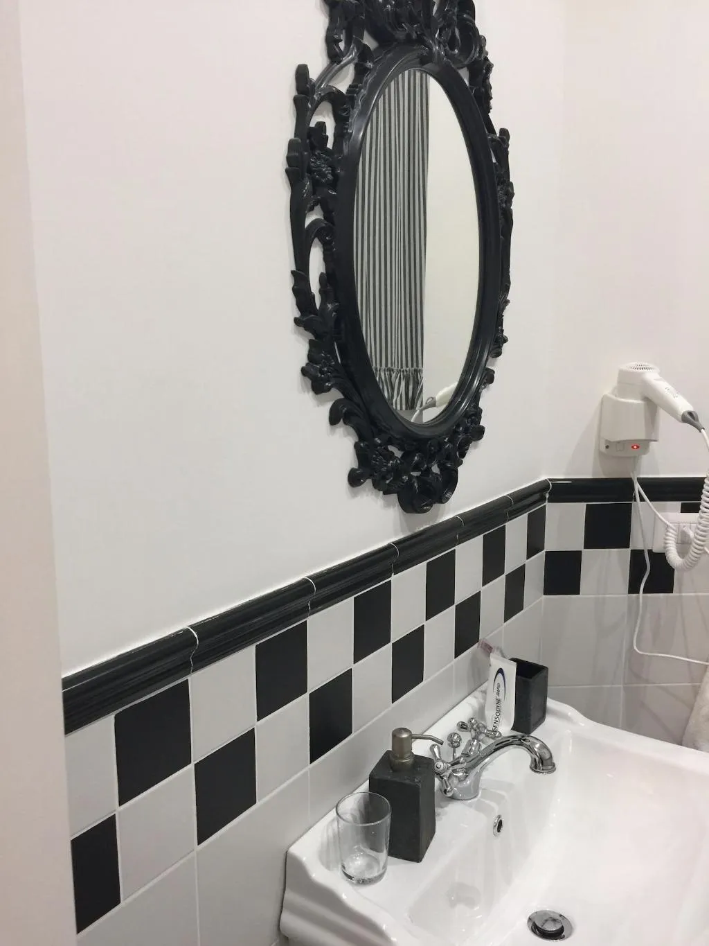 Room, La Piazzetta Delle Regine, Rome