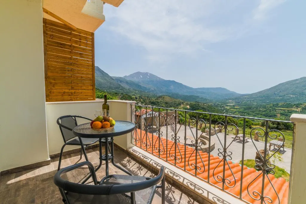 TRIPLE LUXURY Room, Aravanes Mountain Resort & Eco Cuisine, Crete