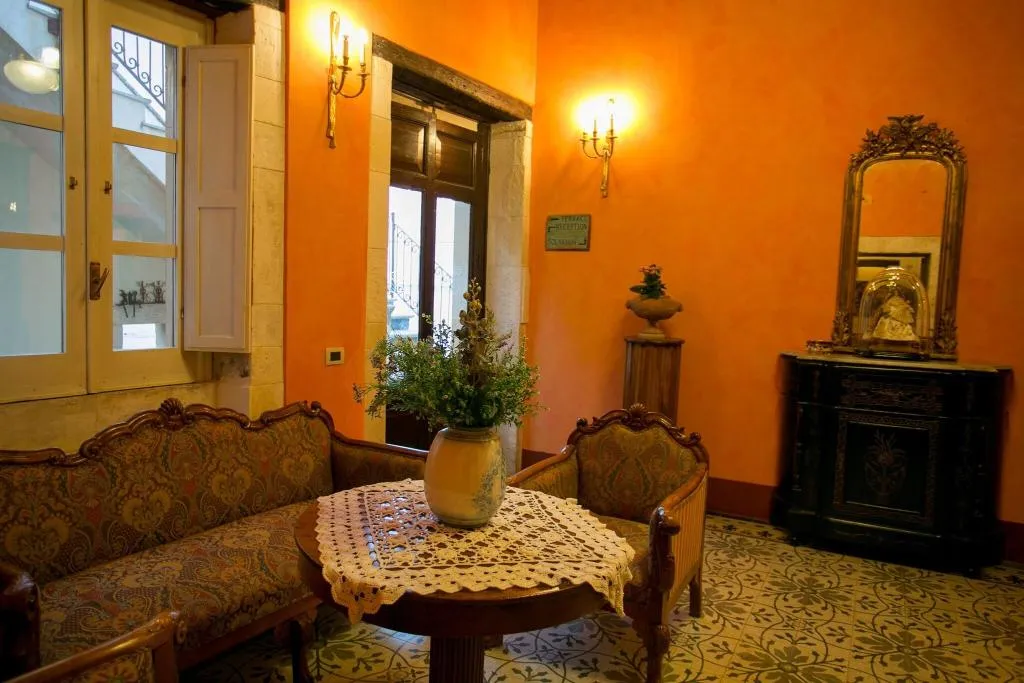 Lobby, Charme Henry S House, Catania