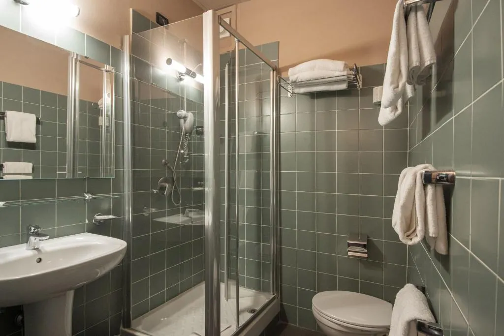 Room THREE BEDS Room, Milani, Rome