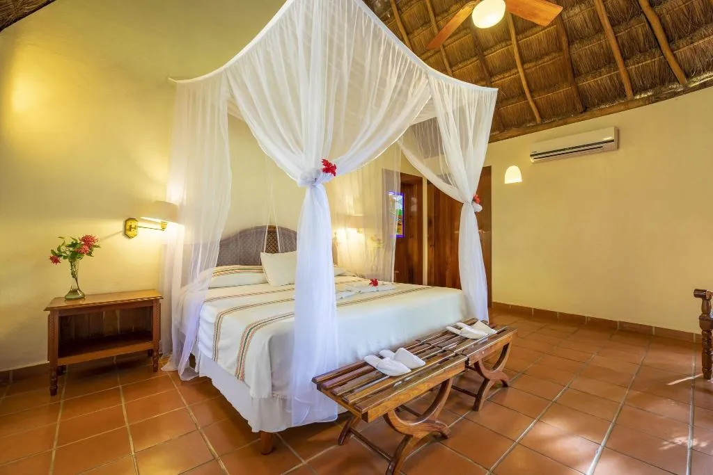 BUNGALOW KING BED WITH JACUZZI Room, The Lodge at Uxmal, Cancun Area