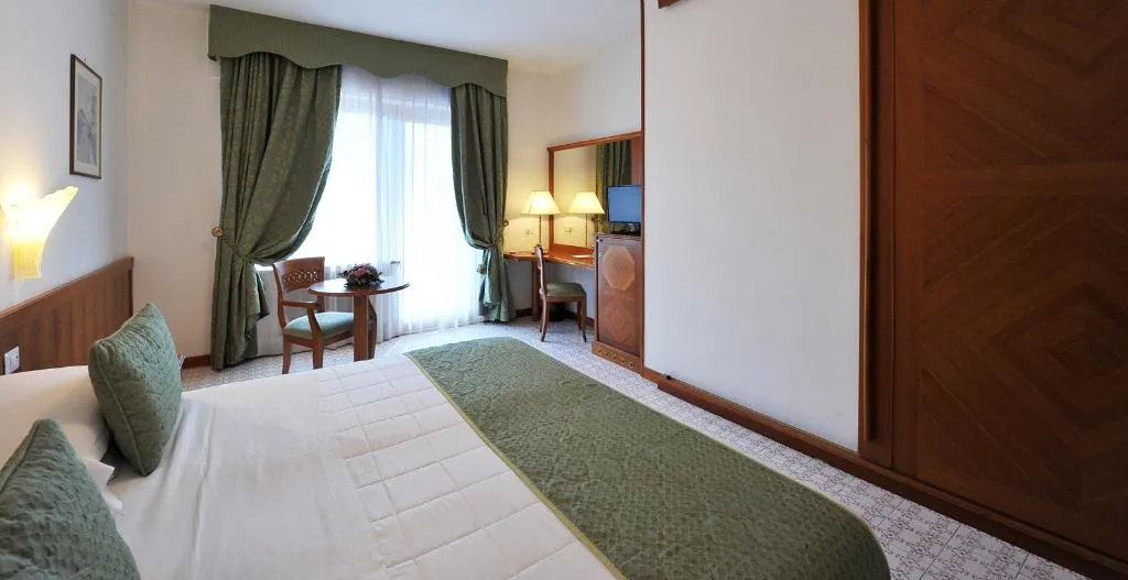Double or Twin CLASSIC Room, Grand Hotel Cesare Augusto, Naples