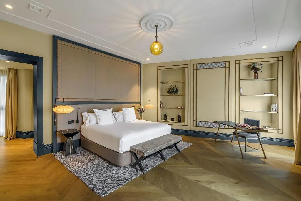 JUNIOR SUITE KING SIZE BED Room, Hotel Coolrooms Atocha, Madrid