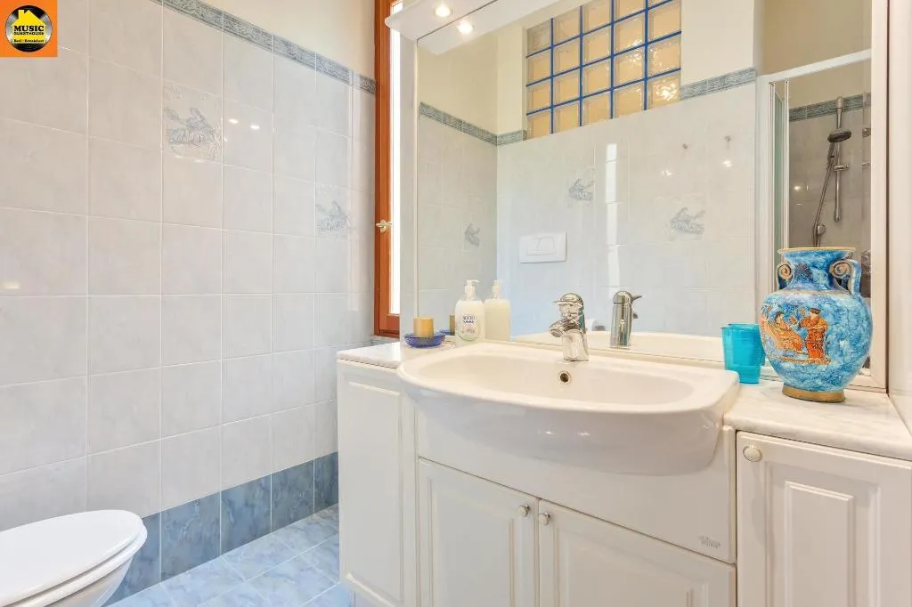 Room, Music Guesthouse Bed And Breakfast, Naples