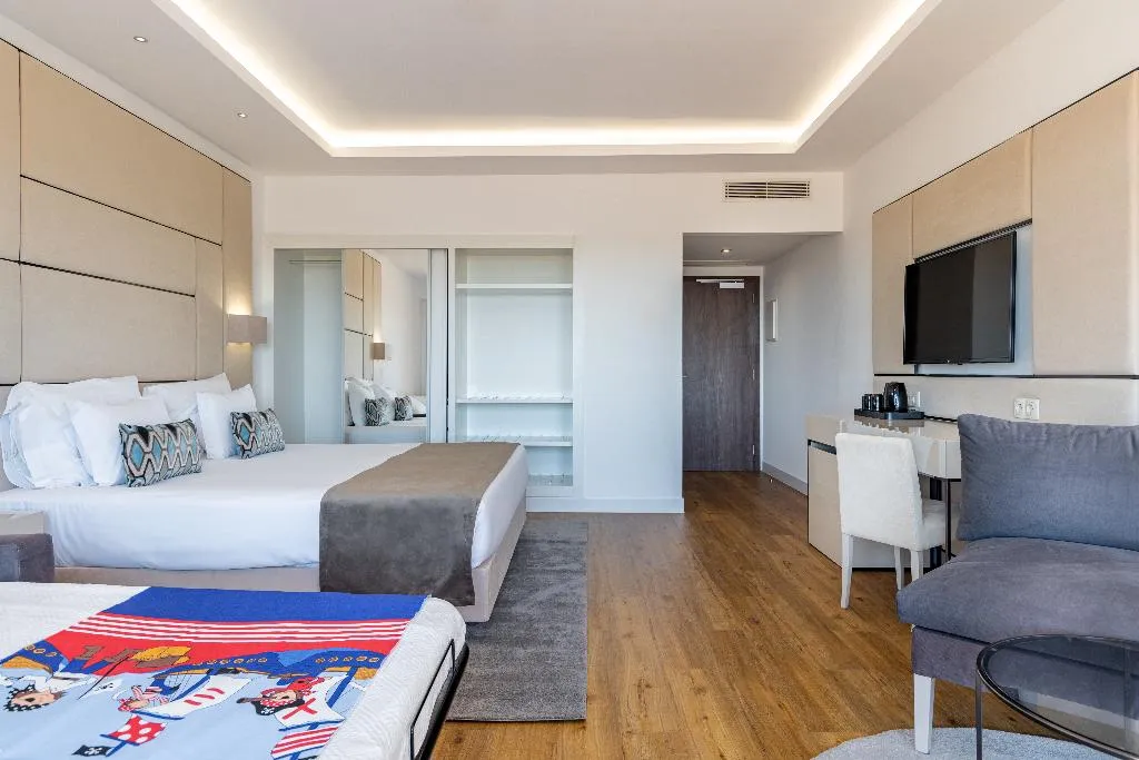 FAMILY ROOM CLASSIC Room, Jupiter Albufeira Hotel – Family & Fun, Algarve