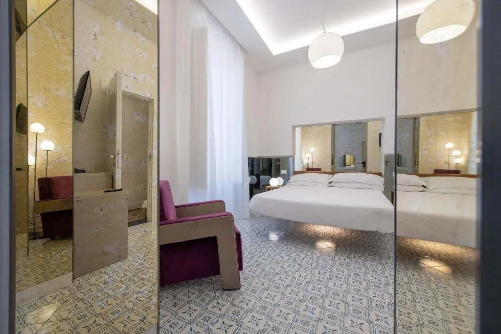 SUITE QUEEN SIZE BED Room, Hotel Nice, Naples