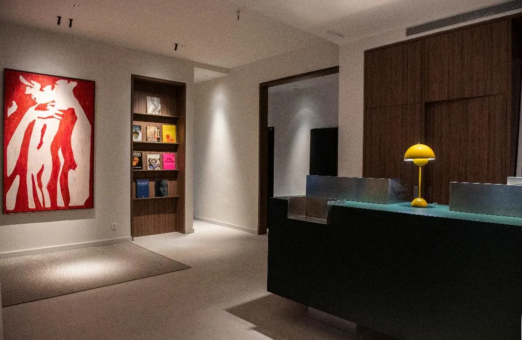 Lobby, California, Barcelona