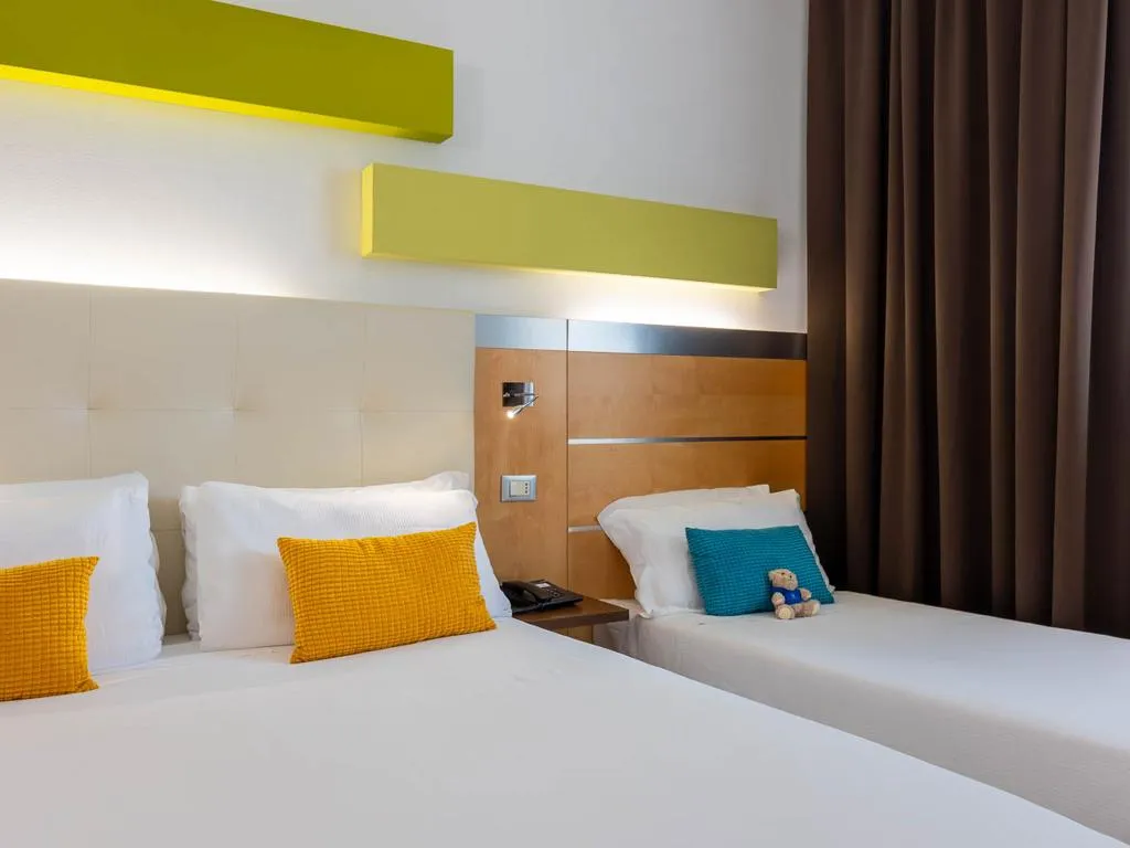 TRIPLE STANDARD Room, iH Hotels Milano Gioia, Milan