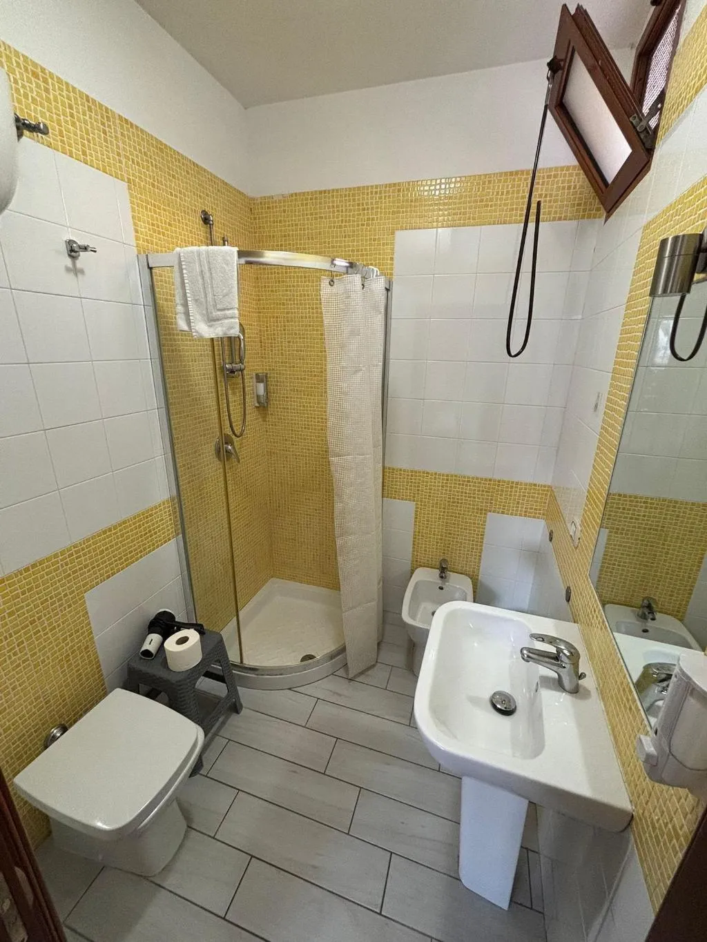 Room, Home To Fly, Naples