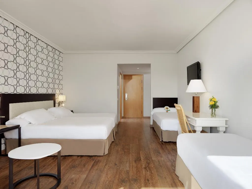 FAMILY ROOM STANDARD Room, H10 Salauris Palace, Costa Dorada