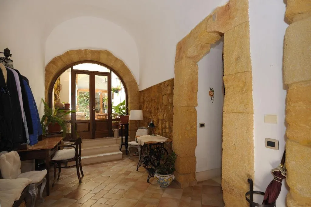 Lobby, Arco Ubriaco, Catania