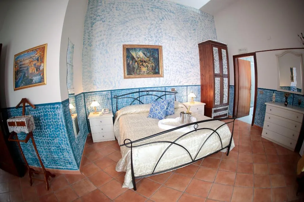 Room, Residence Confalone, Naples