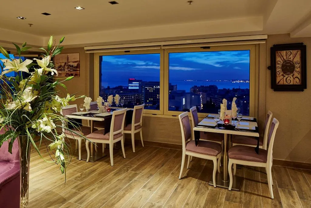 Restaurant, DoubleTree By Hilton Izmir Alsancak, Izmir