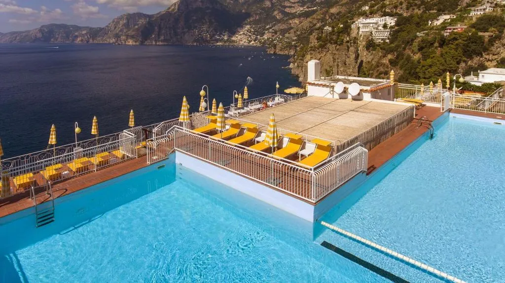 Pool, Tramonto D'oro, Naples