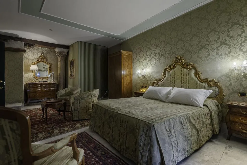 Room, Hotel Al Ponte Antico, Venice