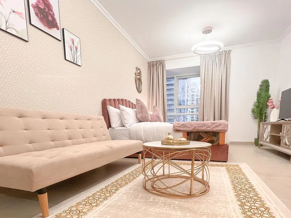 STUDIO DELUXE ONE BED Room, Goldcrest Executive, Dubai