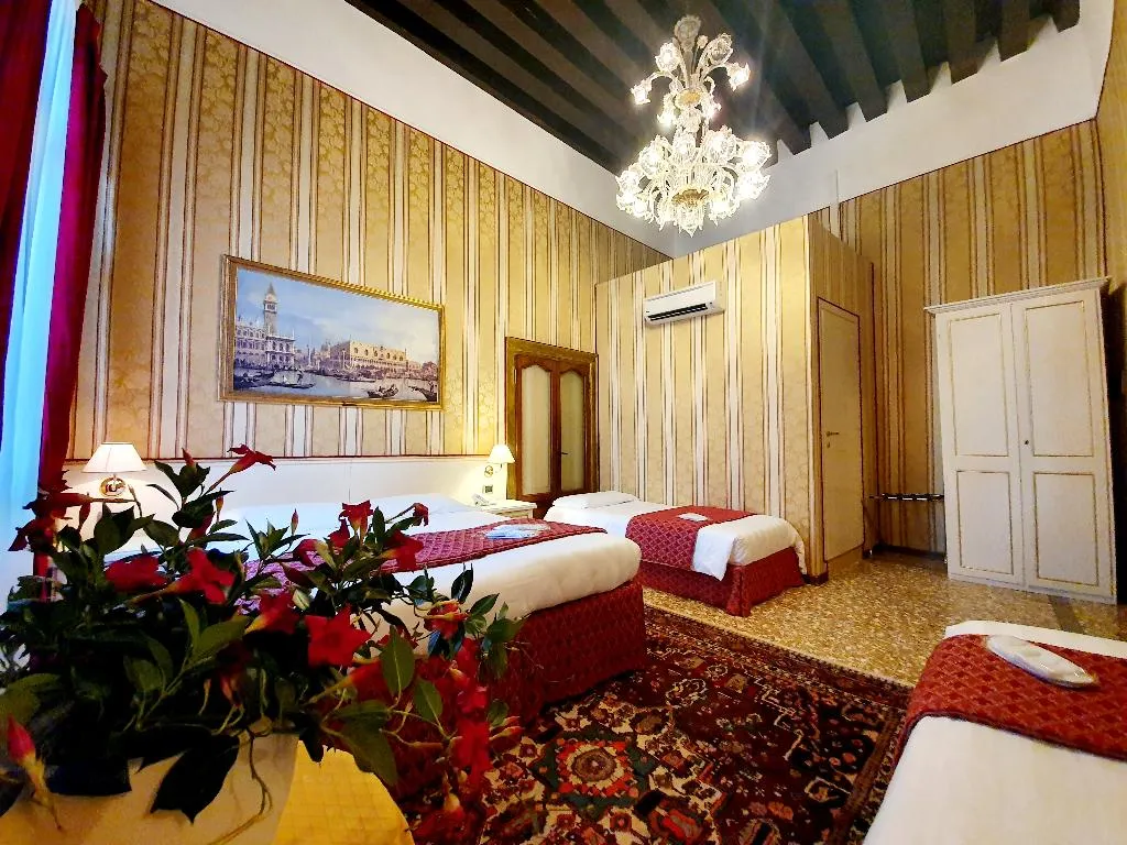 QUADRUPLE CANAL VIEW Room, Corte dei Greci, Venice